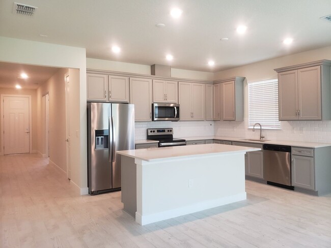 Building Photo - Beautiful Ridgeview Home