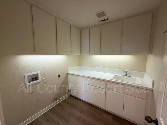 Building Photo - 16621 Maywood Ln