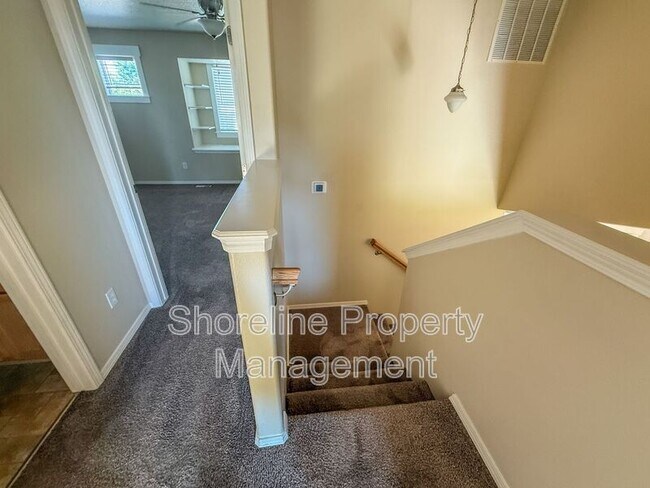 Building Photo - 3420 N Oakstone Ave