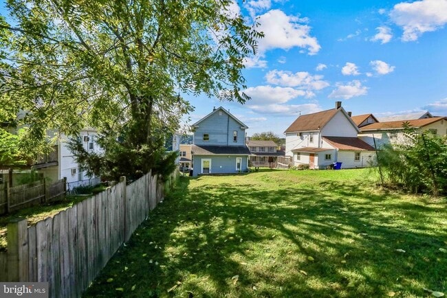 Building Photo - 13 E C St