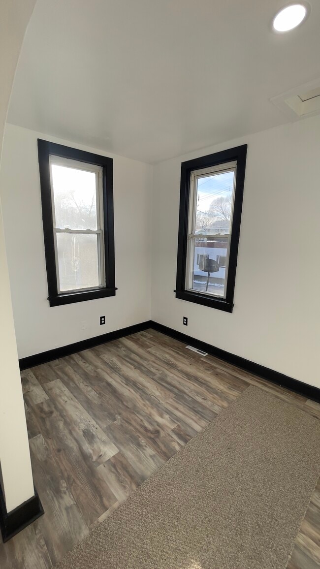 Building Photo - 308 9th St