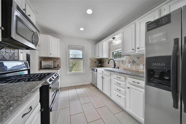 Building Photo - 1635 Althea Dr