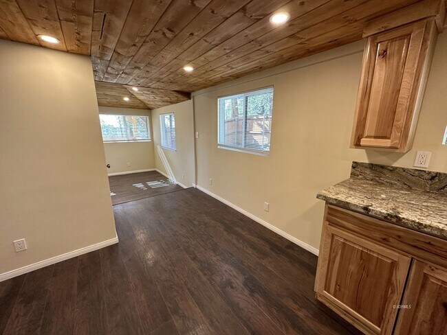 Building Photo - 52800 Sugar Pine Dr