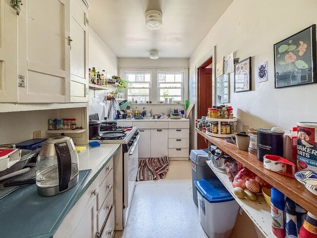 Building Photo - Charming & Convenient 2 Bedroom Near UIUC – Great Location!