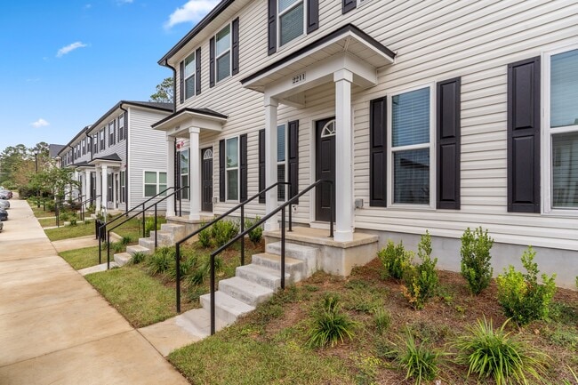 Building Photo - 2217 Del Carmel Way