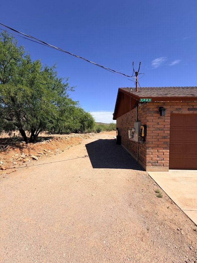 Building Photo - 1731 Avenida Pastor