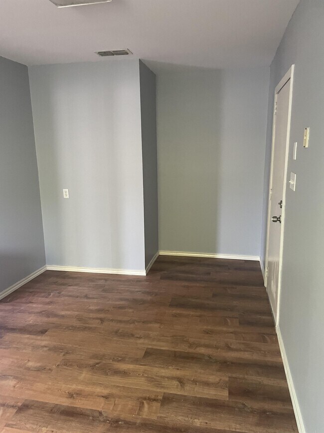 Building Photo - 329 N 8th St