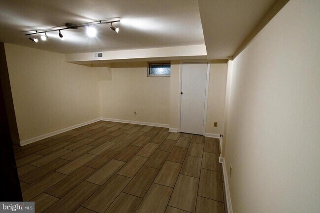 Building Photo - 41 Underwood Pl