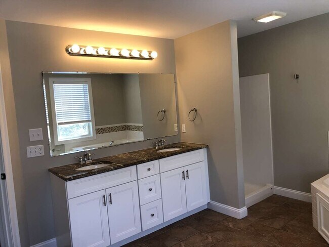 Building Photo - 22 Valley Forge Cir