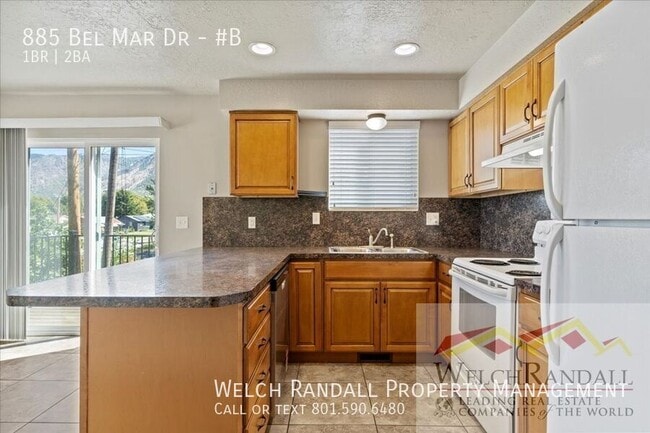 Building Photo - 885 Bel Mar Dr