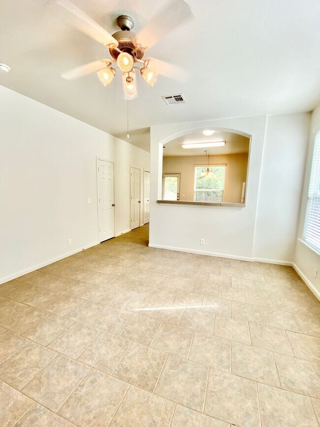Building Photo - Austin Duplex Available for lease