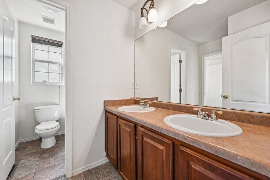 Building Photo - 7005 Wood Lily Dr
