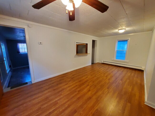 Building Photo - 584 Colbert Ave