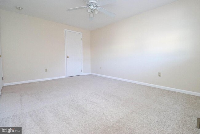 Building Photo - 1738 Farmington Ct