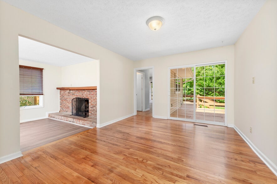 Dining room leading to back deck and den - 1111 Cherokee Dr