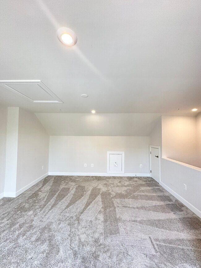 Building Photo - 131 Albany Pl