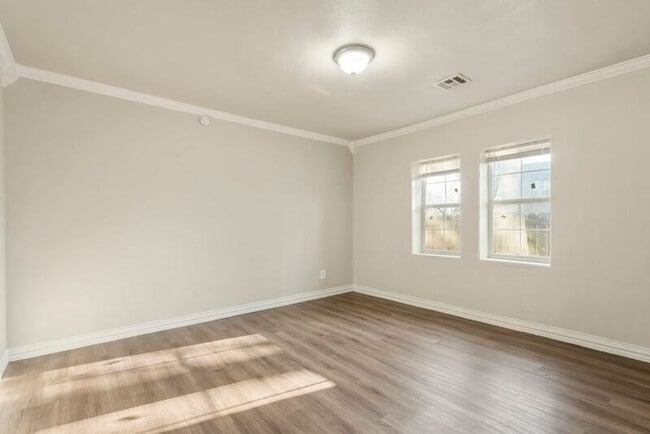 Building Photo - 2514 E Archer St