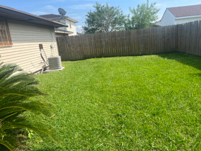 Building Photo - 5540 Grand Bayou Dr