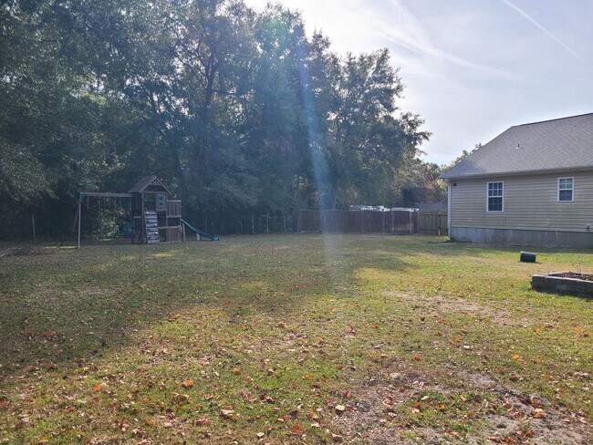 Building Photo - Beautiful 3 bedroom 2 bath home in Sneads Ferry - Seabird Estates