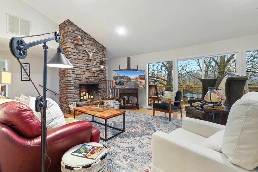 Building Photo - 1232 S Dinsmore Trail