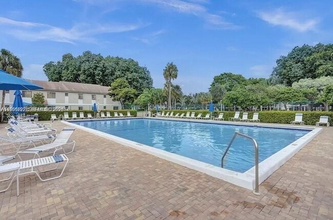 Building Photo - 304 Gardens Dr