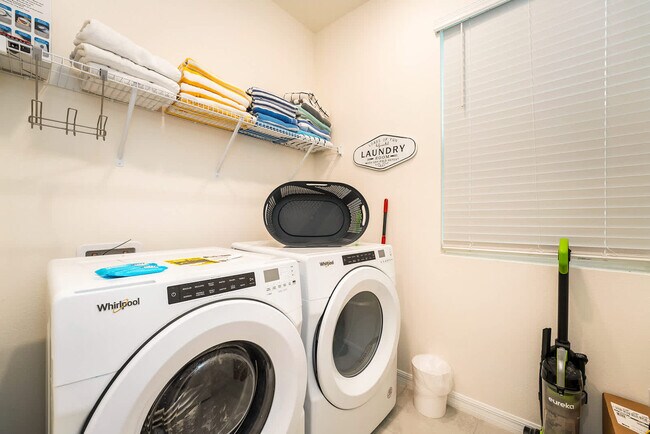 Building Photo - 1566 Mermaid Cv Wy