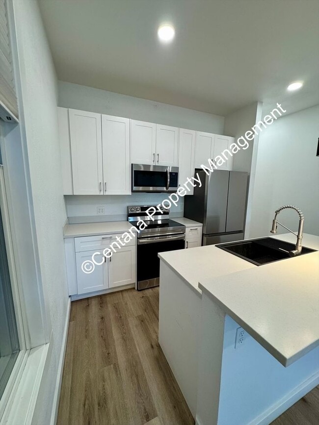 Building Photo - 722 S Montana St