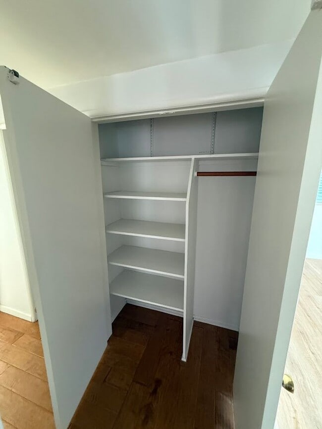 Building Photo - Gorgeous 3 Bedroom, 2 Bathroom, Granada Hi...