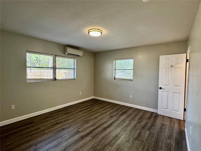 Building Photo - 2624 Sunnybrook Dr