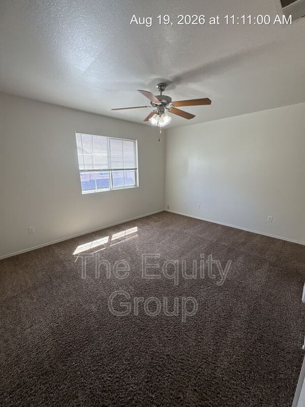 Building Photo - 4223 W Walnut Ave