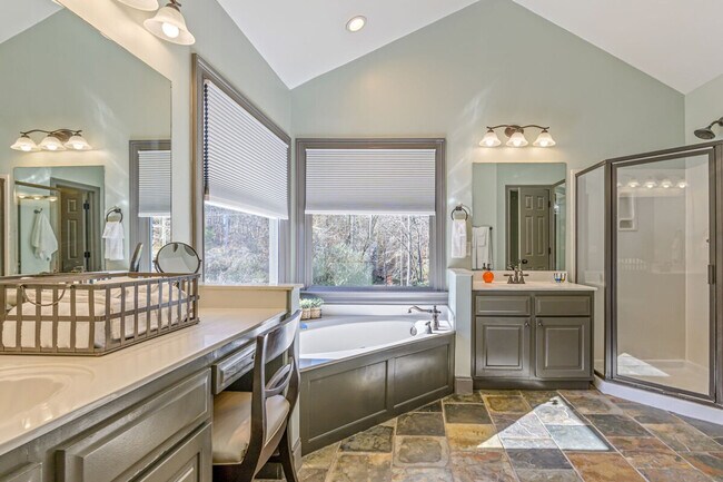 Building Photo - 10 Bridlewood Ct