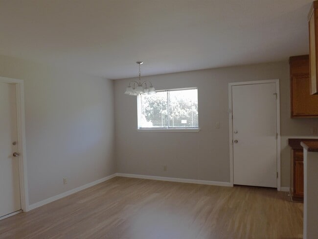 Building Photo - 1211 Mulberry Dr