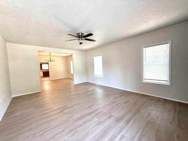 Building Photo - 901 Wolverton St