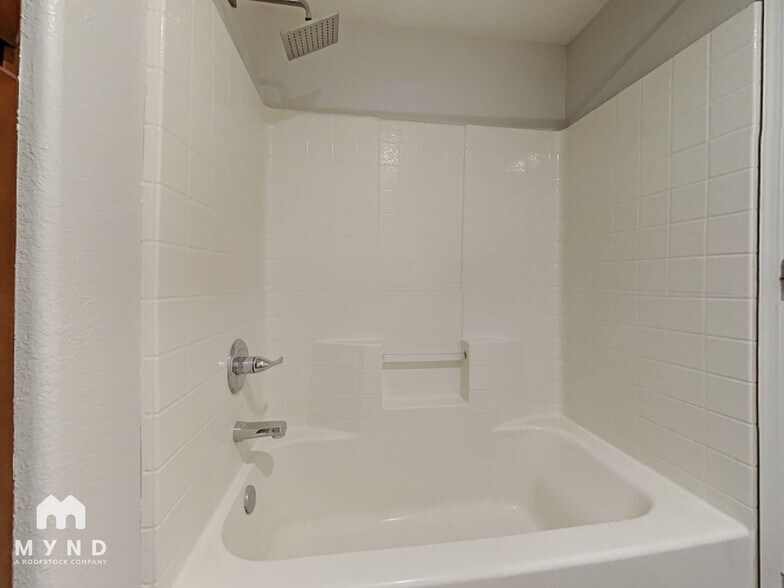 Building Photo - 1351 N Pleasant Dr