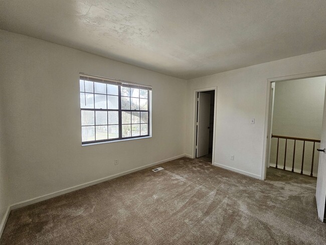 Building Photo - 1824 Larette Dr