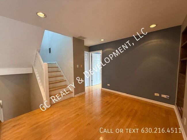 Building Photo - 220 Des Plaines Ave