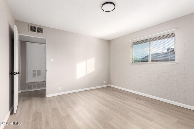 Building Photo - 405 S Priest Dr