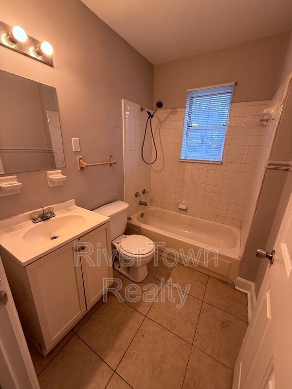 Building Photo - 1093 N Watkins St