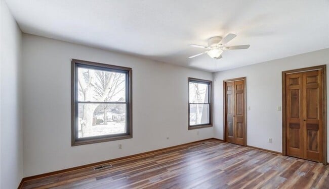 Building Photo - 128 Alpine Dr