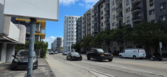 Building Photo - 3915 Ponce de Leon Blvd