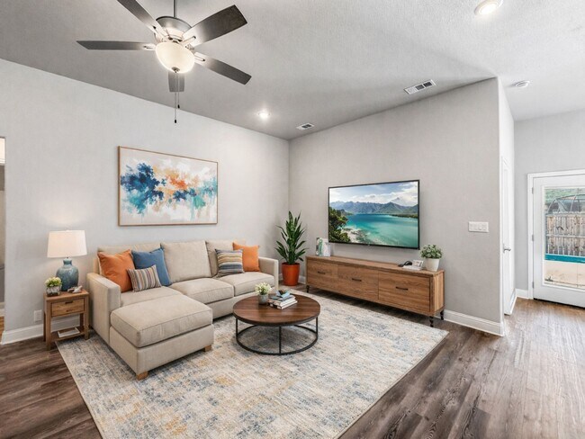 Building Photo - Beautiful and Nearly New 4BR 2BA Home w/ Stylish Finishes + Car Garage in Sherman