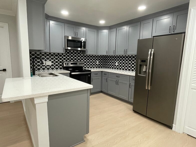 Kitchen - 7022 Fondren Rd