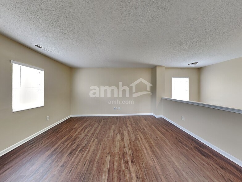 Building Photo - 710 Obsidian Way