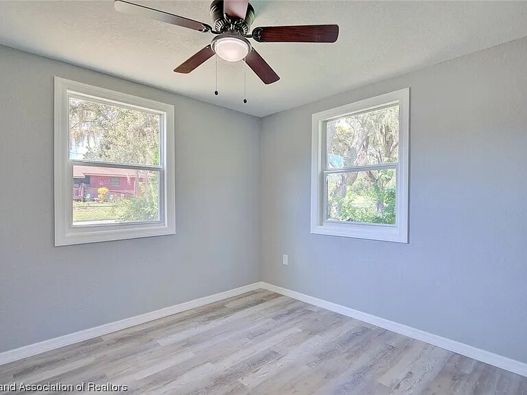 Building Photo - 1911 Roseland Ave