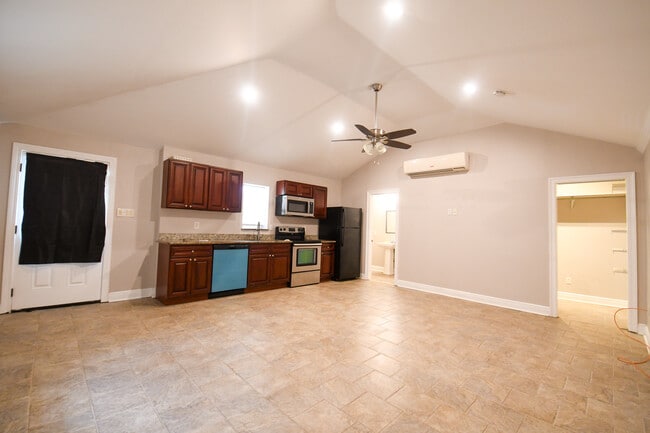 Building Photo - 209 Transcontinental Dr