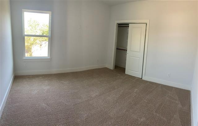 Building Photo - 208 E Park Dr