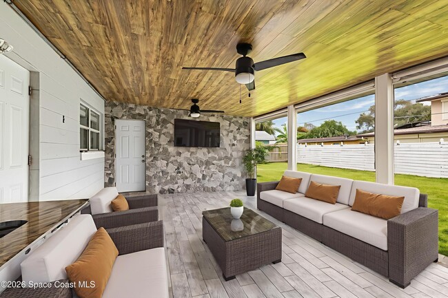 Building Photo - 719 6th St