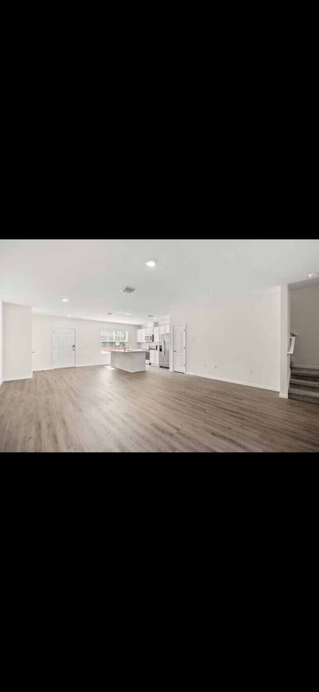 Building Photo - 2745 Flushing Dr