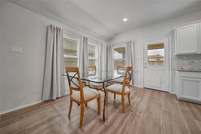 Building Photo - 9539 Summer River Dr