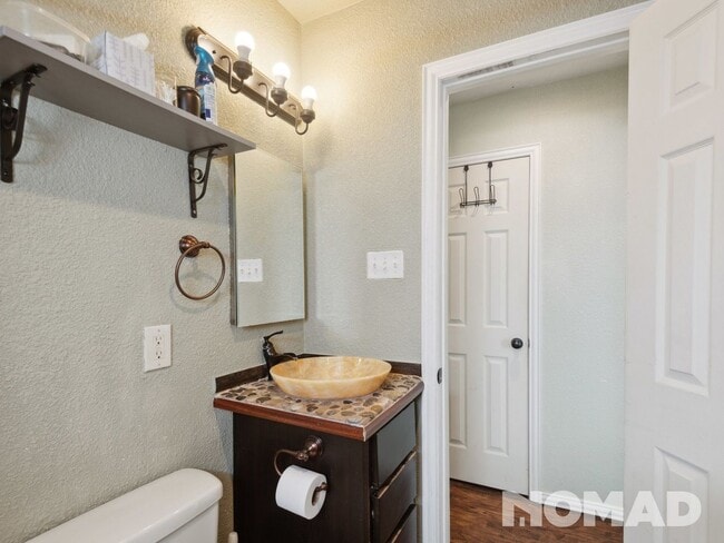 Building Photo - 516 N Montreal Ave